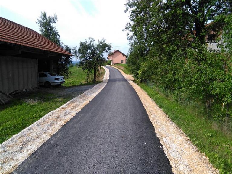 Završena nova dionica asfalta u Branešcima, započeli radovi u Brezičanima